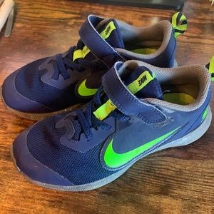 Nike tennis shoes